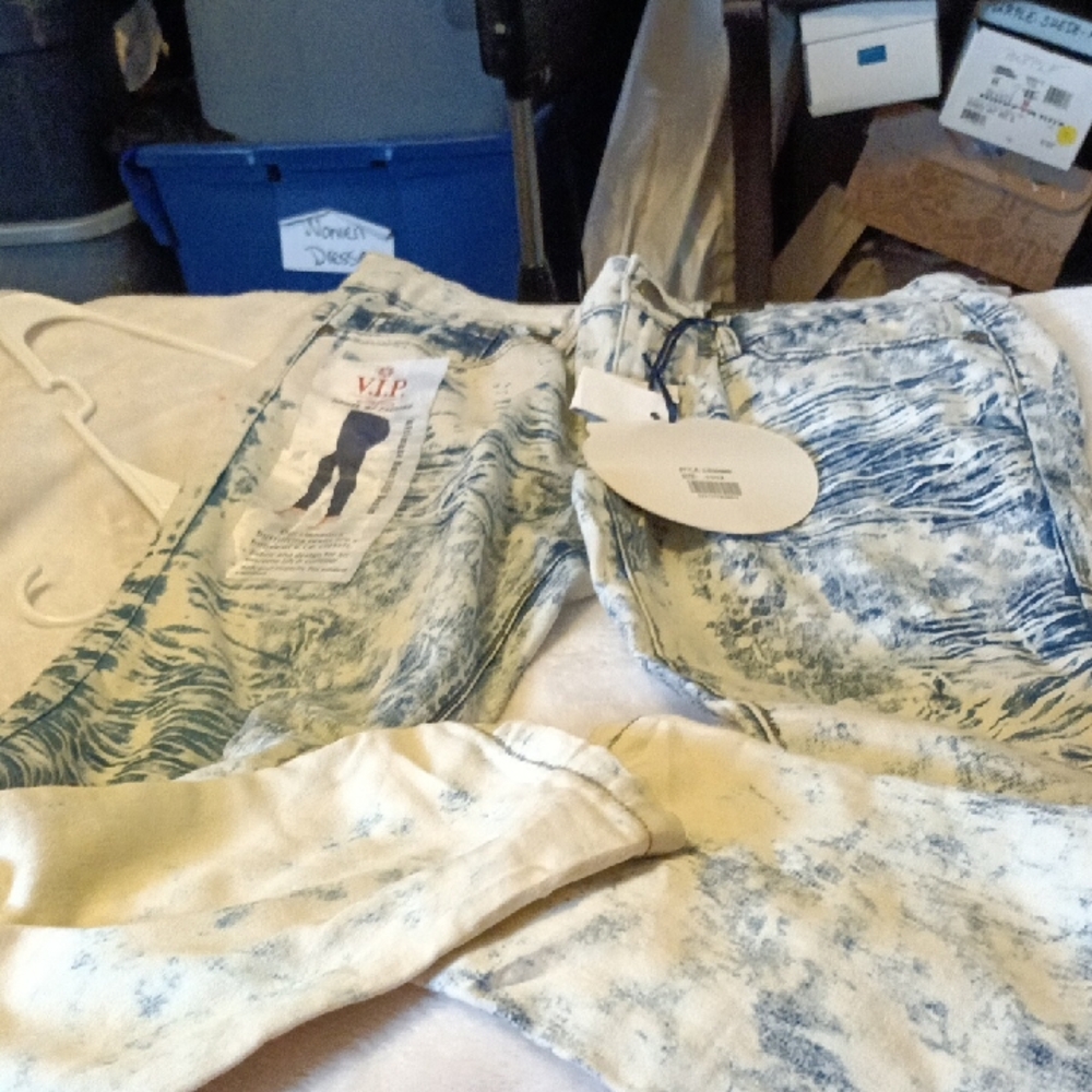 New Women Blue and White Patterned Jeans By Vip Jeans Size 11/12